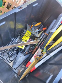 Box of misc garden tools