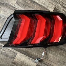 22” GT 5.0 Factory Tail Lights 