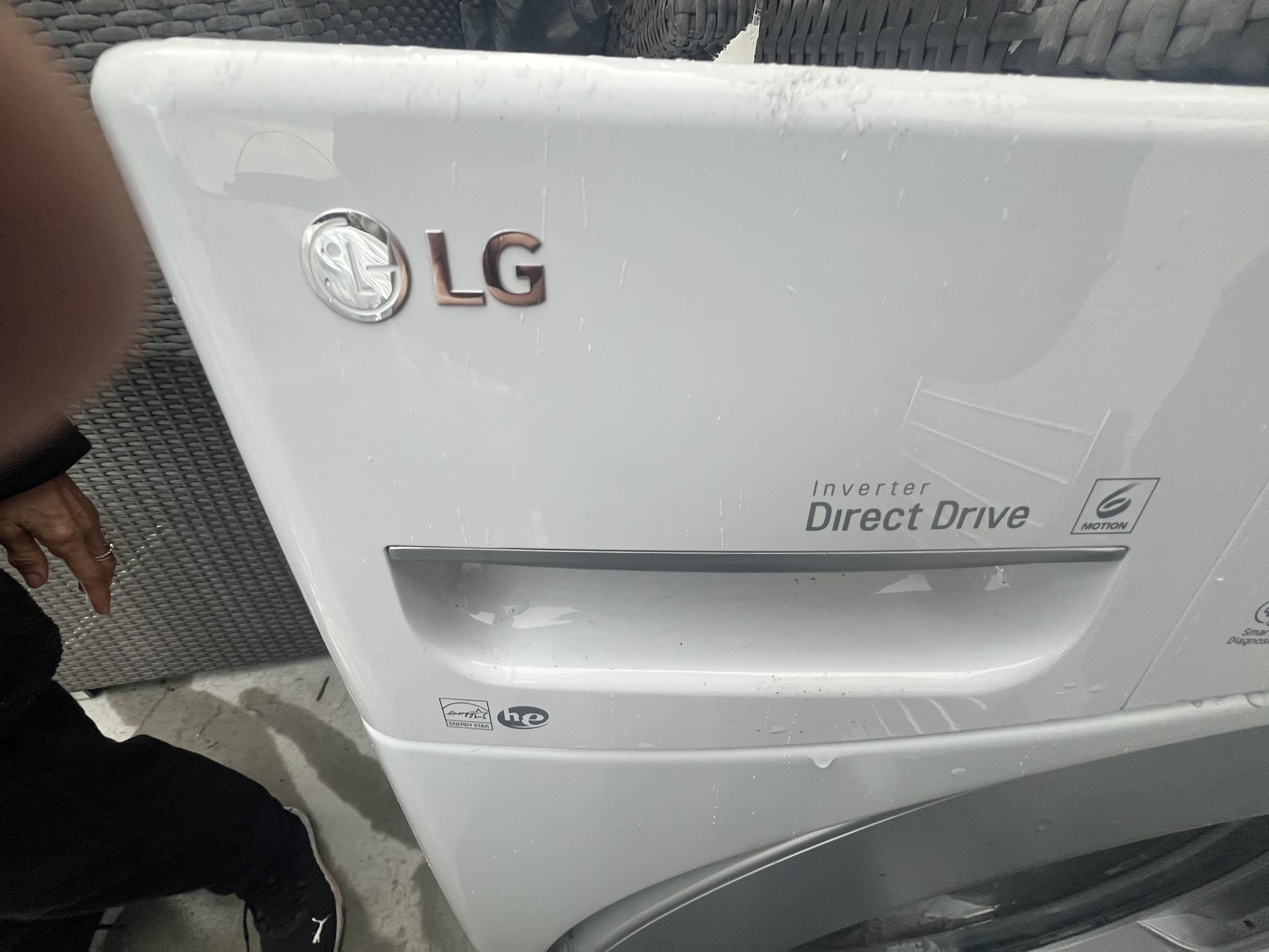 LG High Efficiency Stackable Medium Front-Load Washer ( White )