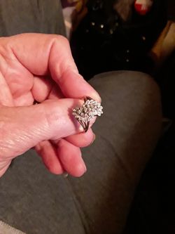 10KT REAL DIAMOND CHIPS CLUSTER RING