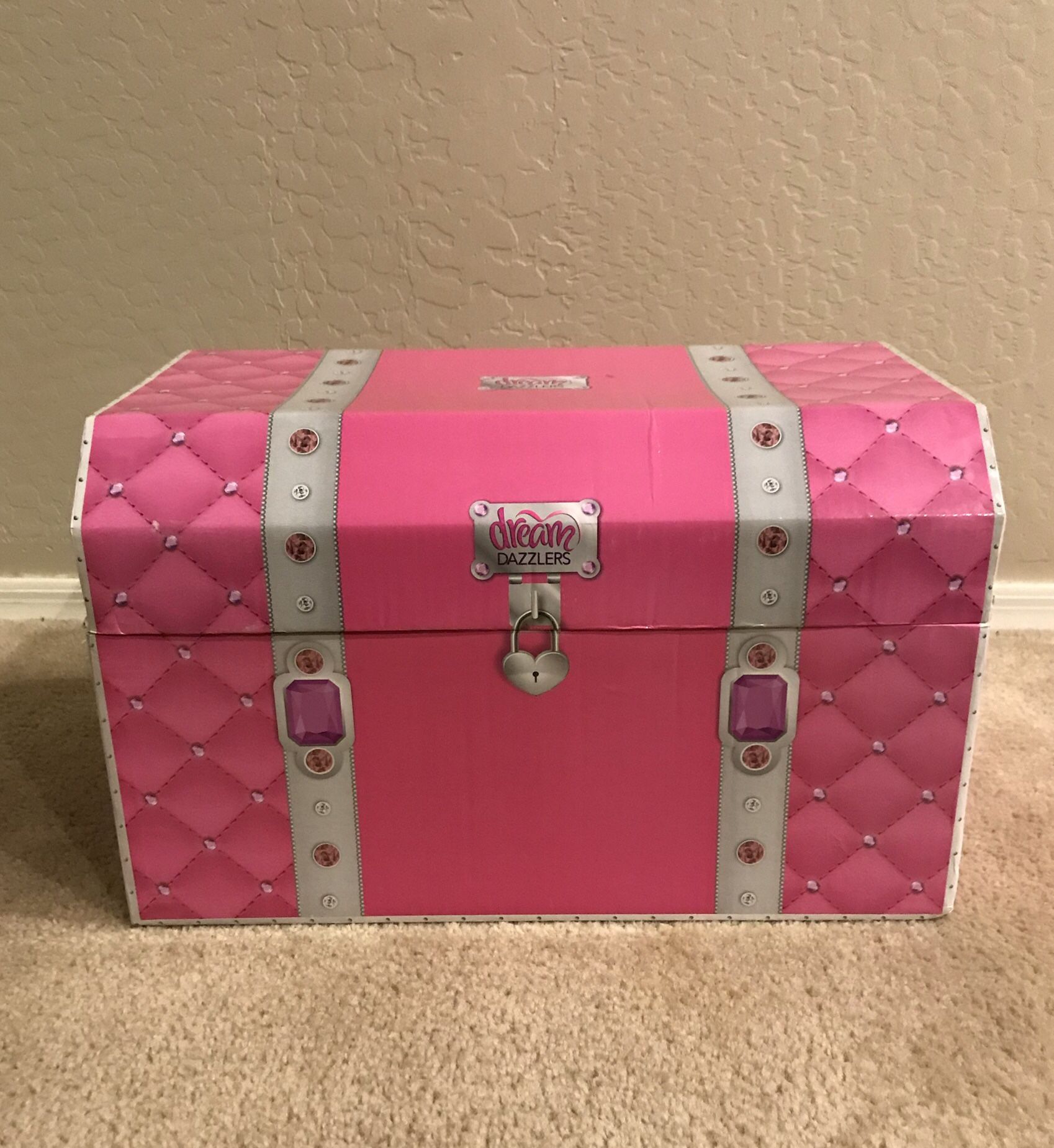Dream Dazzlers Dress-up Trunk with Accessories Clothes Size 4-6, Child Small