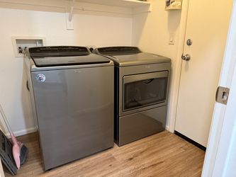 Whirlpool washer / dryer set