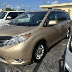 2011 Toyota Sienna XLE 