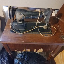 Singer Sewing Machine 