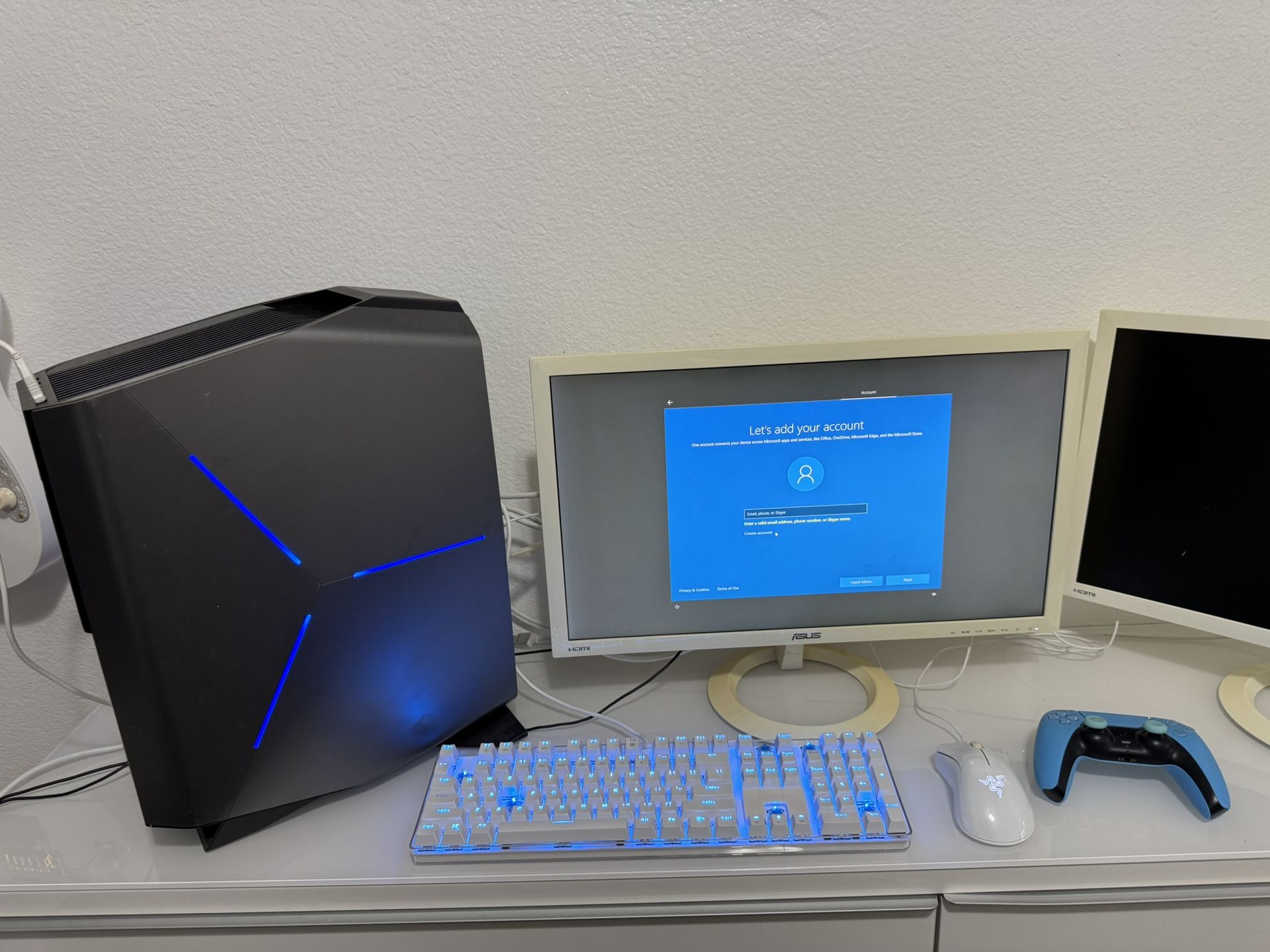 Alienware Aurora i7 + x2 White Gaming Monitors + Razer Deathadder 