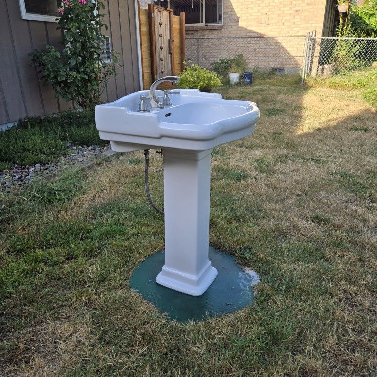 White Ceramic Pedestal Sink
