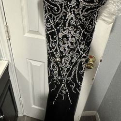 Halter Top, Silver And Black Dress With Train Like New War Once Size 8 Women’s