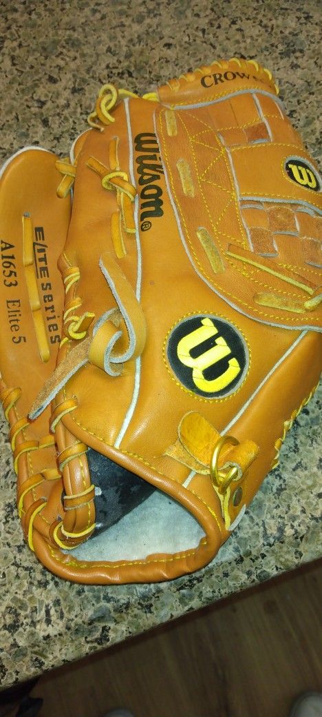 Wilson A1653 Elite 5 Baseball Glove