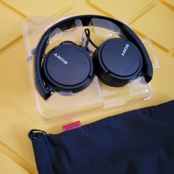 New Sony Wired OnEar Headphones. MDRZX110. COMES WITH BAG. 30MM DRIVERs.  12Hz TO 22,000 Hz.