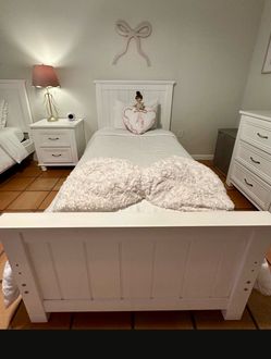 Twin bedroom set