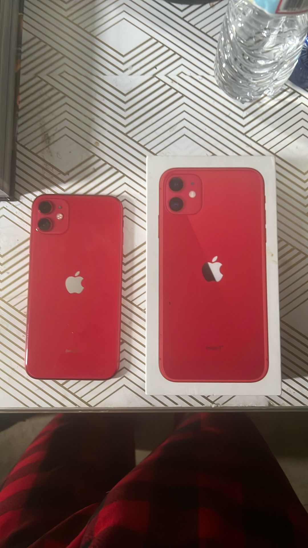 iPhone 11 RED (Product)