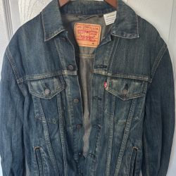 Men’s LEVI Medium Denim Jacket 