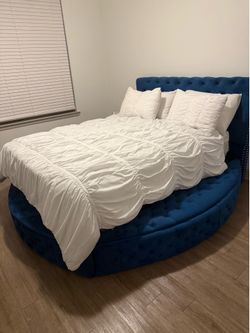 Queen Navy Blue Tufted Storage Bed Frame | Wingback Headboard | Excellent Condit