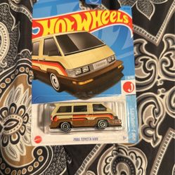 Hot Wheels 86 Toyota Van 