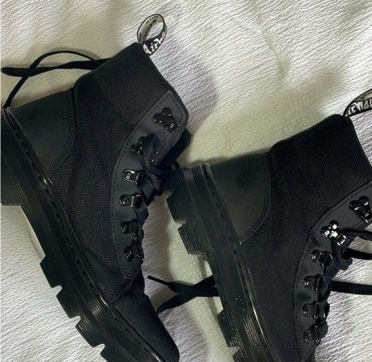 Women's Dr. Martens Boots Size 8