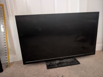 32" Insignia TV