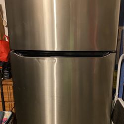 LG Refrigerator And Freezer 