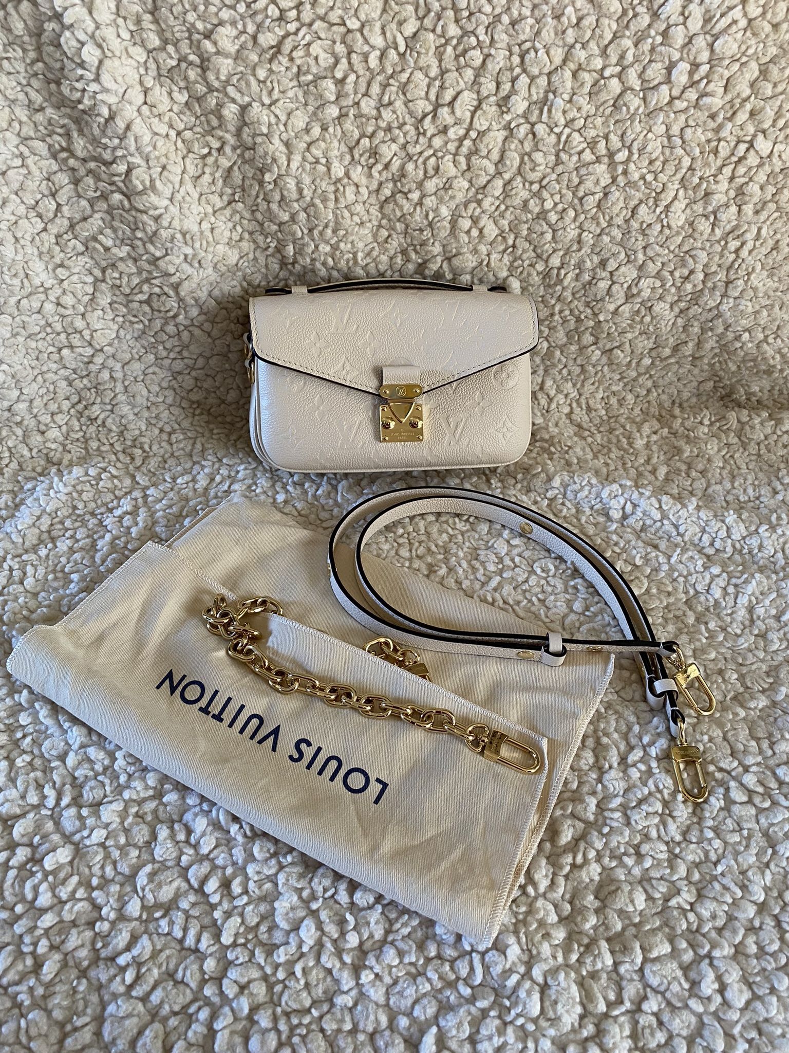 Louis Vuitton East West Metis
