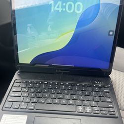 iPad Pro M5  With keyboard