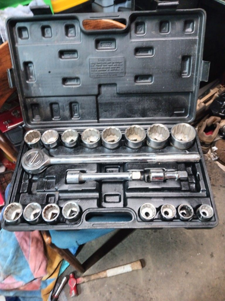 Pittsburgh 3/4 Inch Socket Set