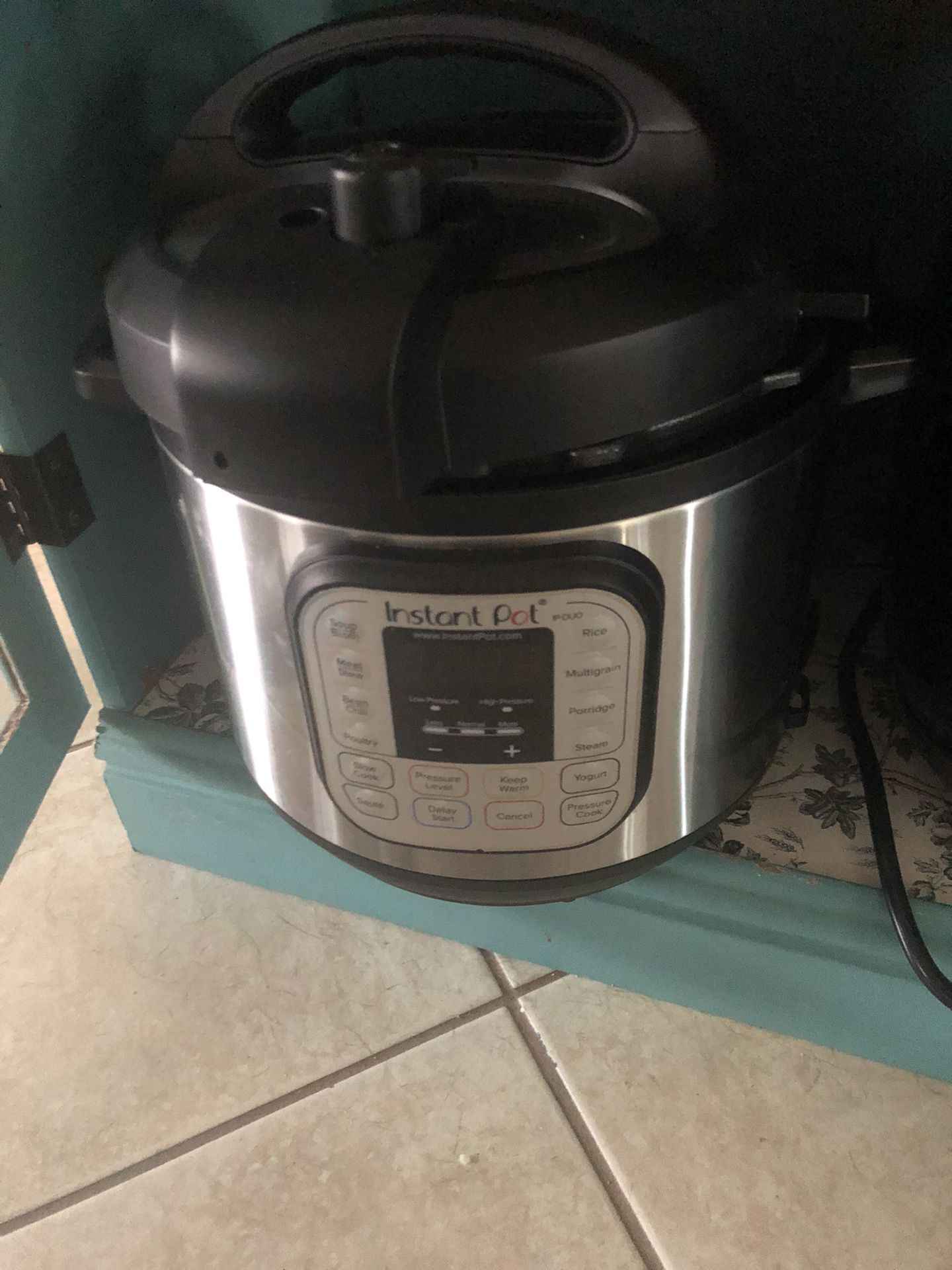 Instant pot duo pressure cooker