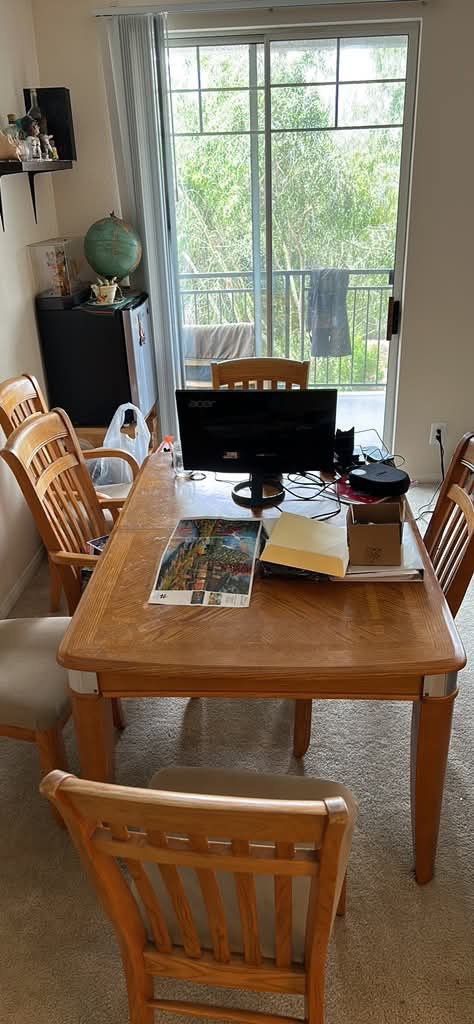 Dining Room Table With Chairs And 2 Stools