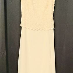 Michaelangelo  Cream Colored Lace Polyester Size 8 Gown/Dress w Matching  Shawl