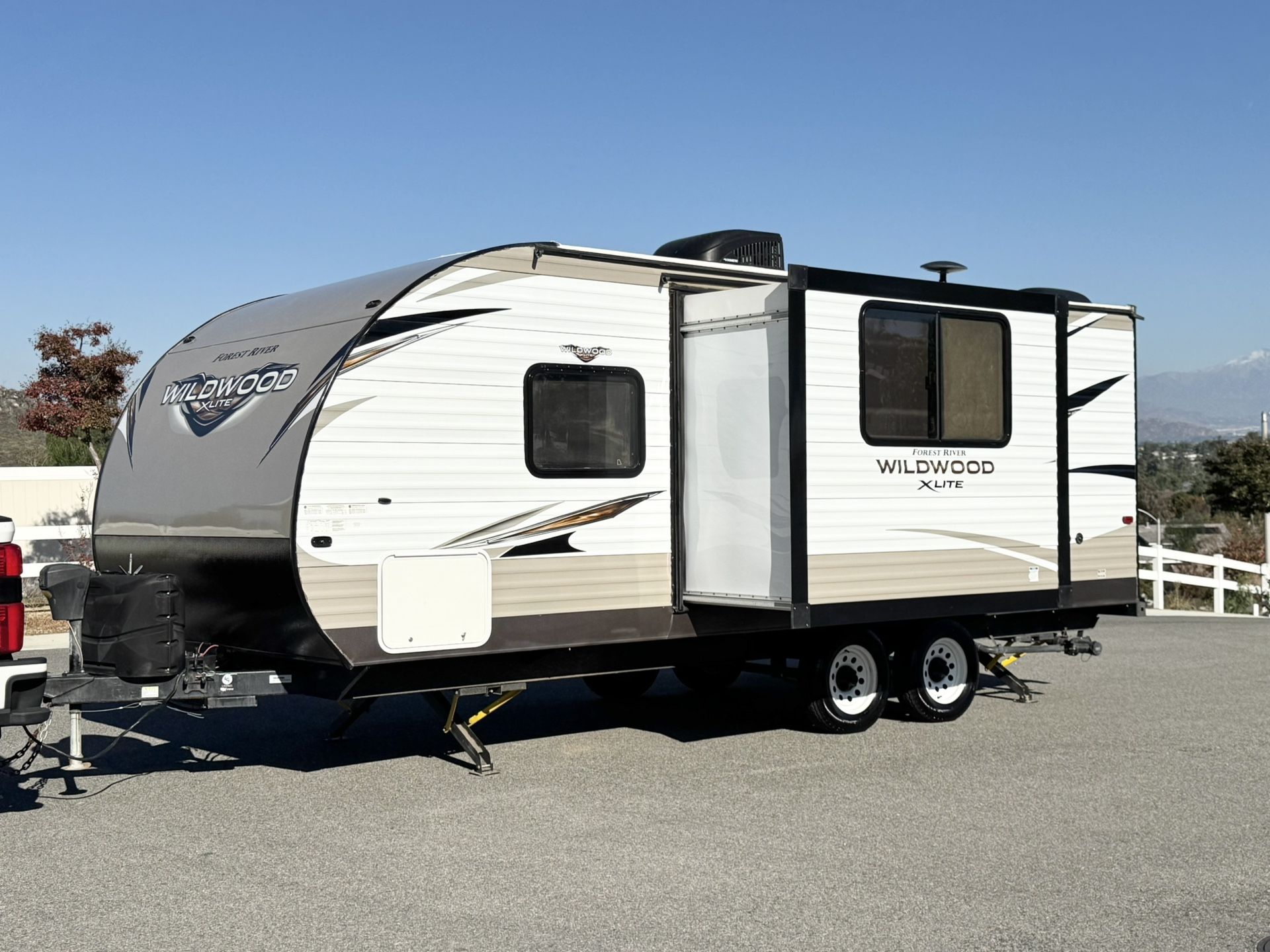 2018 wildwood by Forest River Model T210RBXL Gross weight 7500 pounds  
