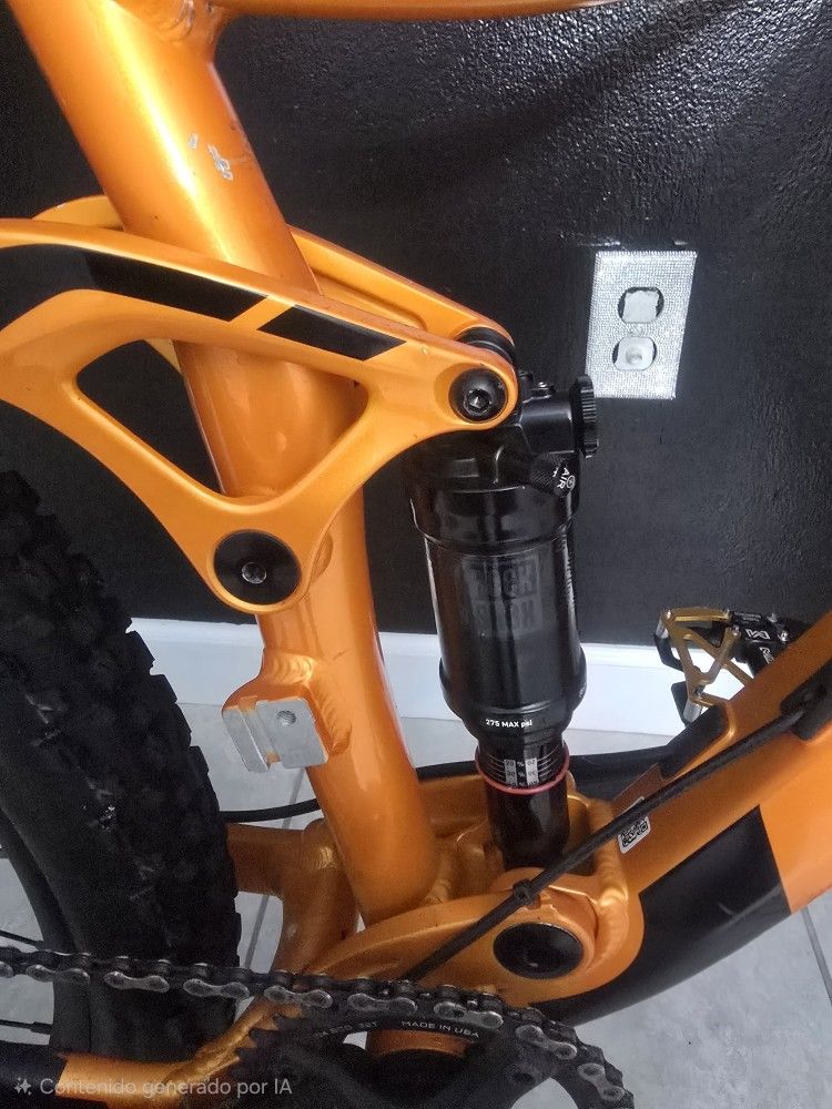 Bicicleta GIANT STANCE 1