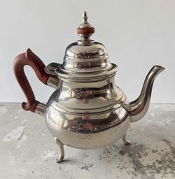 Vintage Colonial Teapot