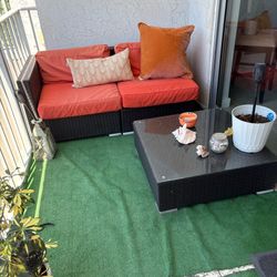 Seats 3 with table