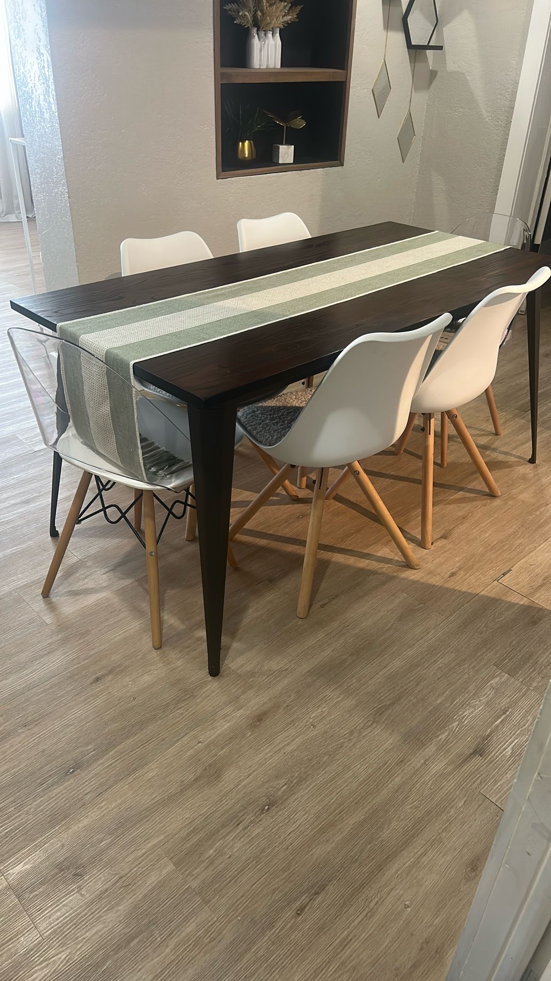 Dining Table & Chairs