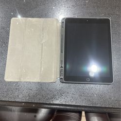 Ipad 6th Gen 32 GB WiFi + Cellular 