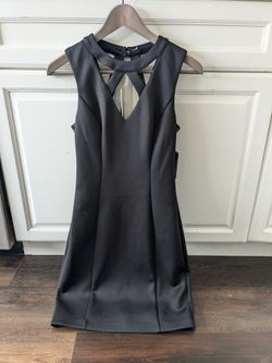 Gorgeous Brand New Guess Stretch Black Dress Size 4 Sheath 