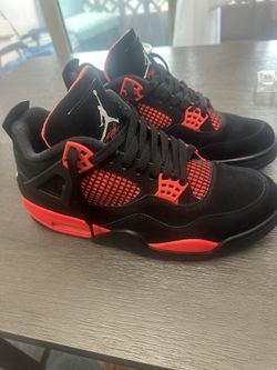 Almost New Retro 4 Red Thunder  Jordan’s Size 10