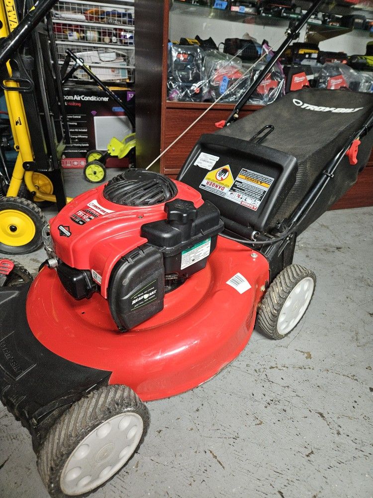TROY-BILT GAS LANW TRACTOR 