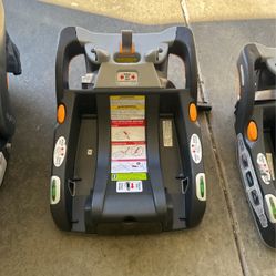 Chicco Car Sear And 2 Base