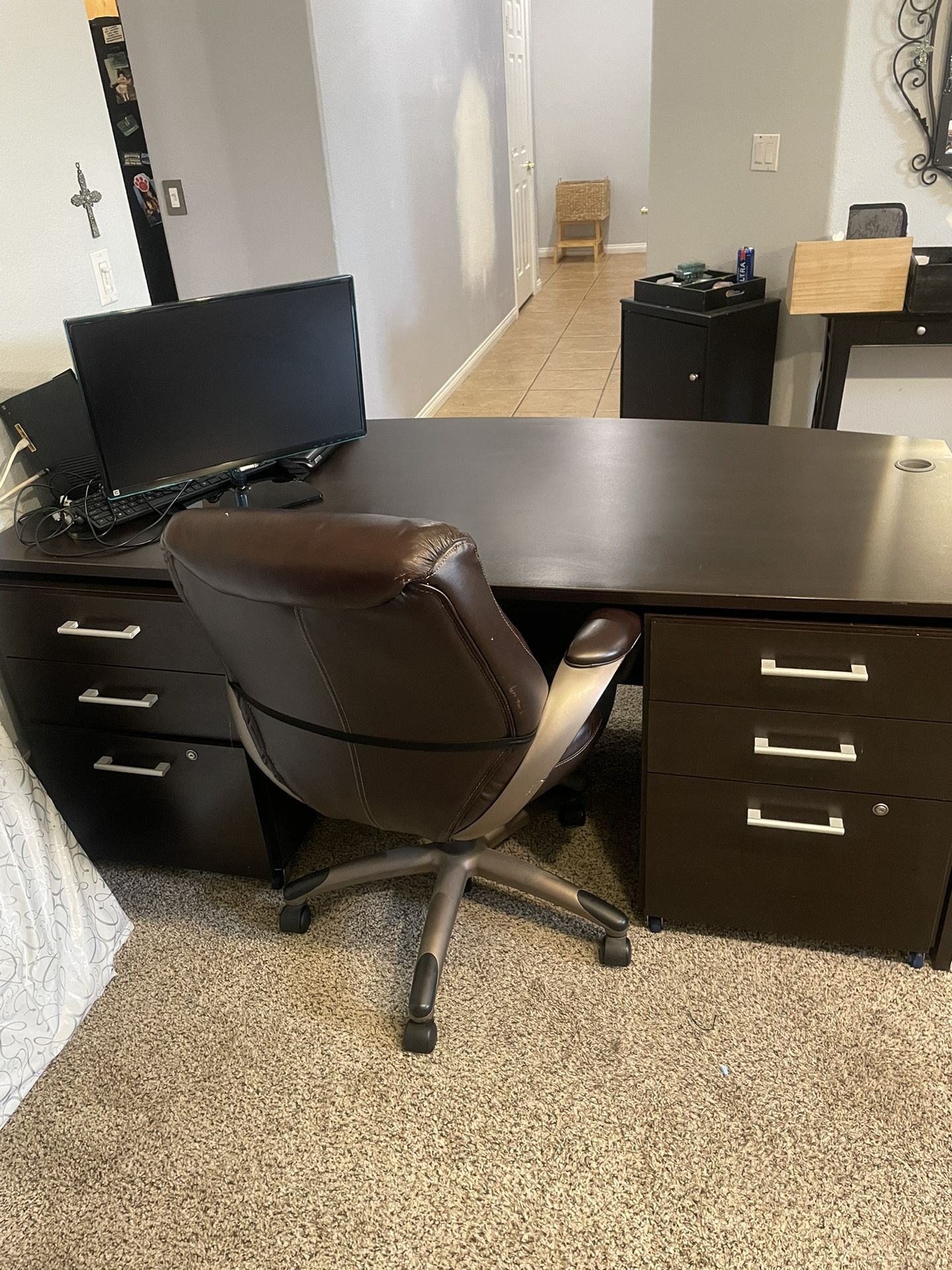 Large Office Desk For Office Or Home.