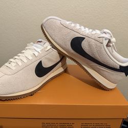 W NIKE CORTEZ VNTG Size 9.5