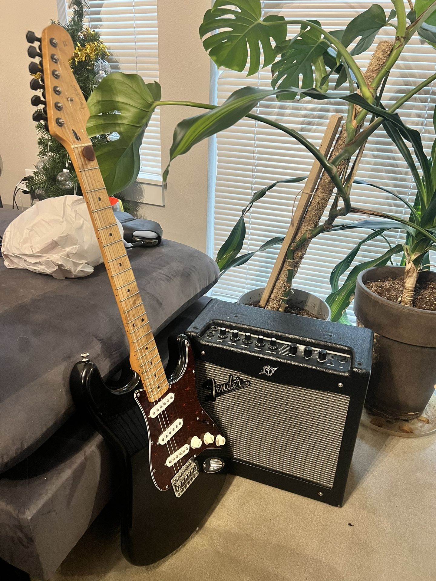 Fender 90’s MiM Strat And amp Bundle