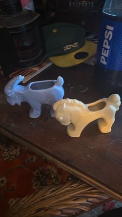 Pair of vintage stretch, McCoy pottery figurines