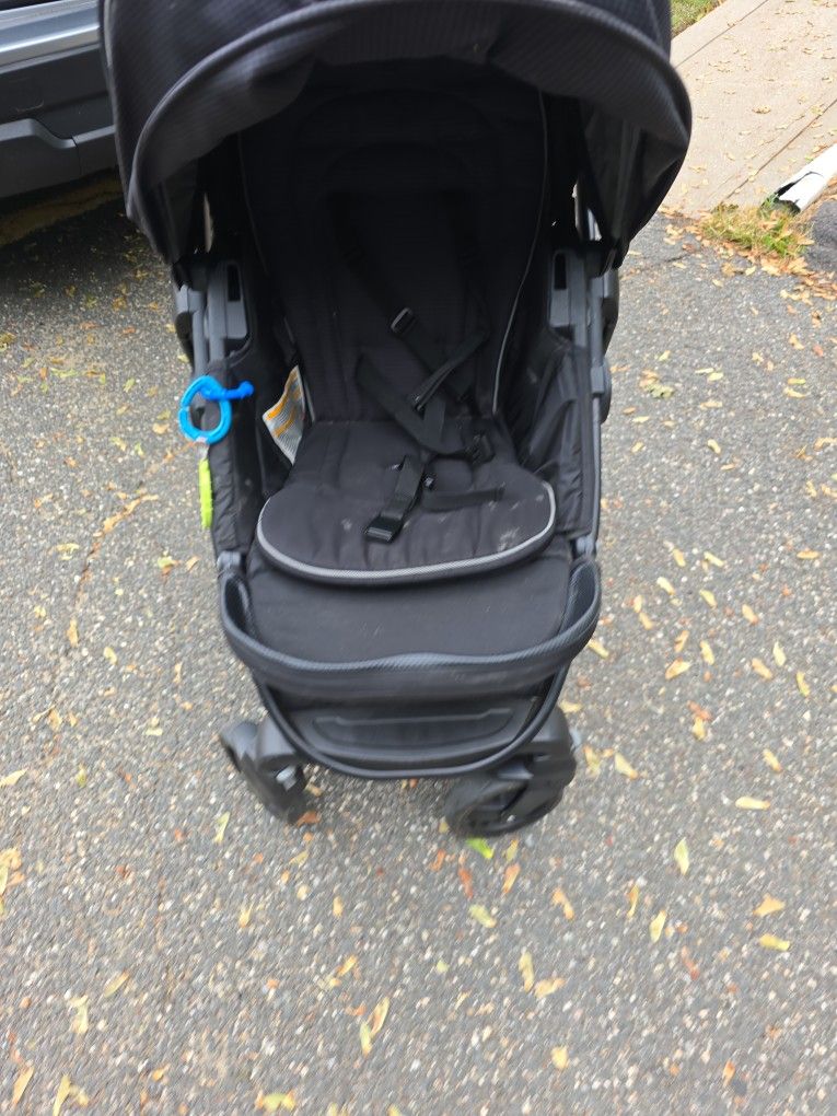 Stroller Barely Used Cld Use Little Dust Off But Works Perfect