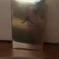 Kim Kardashian - GOLD
