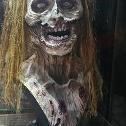 Zombie Walking Dead Bust 