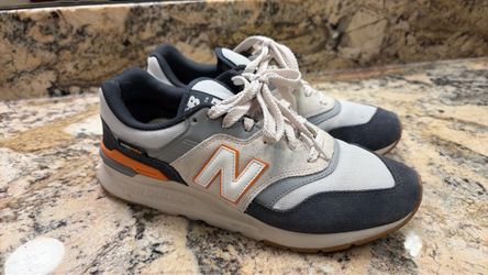 New Balance Men’s size 8