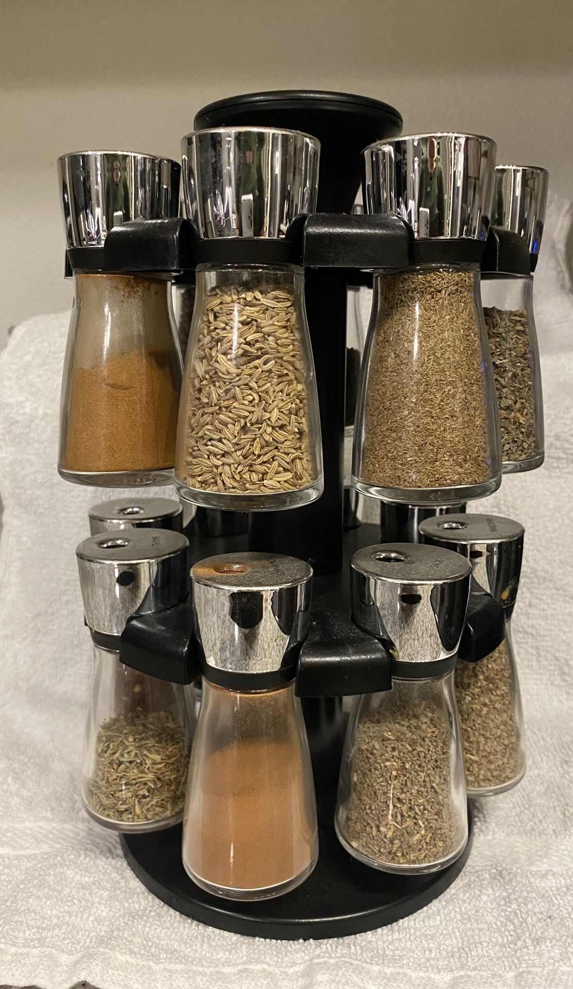 16 Jar Cole & Mason Spice Rack