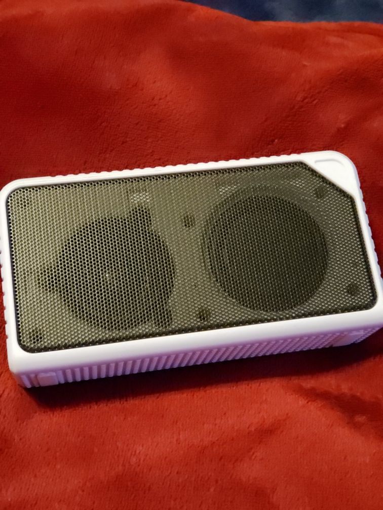WATER RESISTANT WIRELESS BLUETOOTH SPEAKER