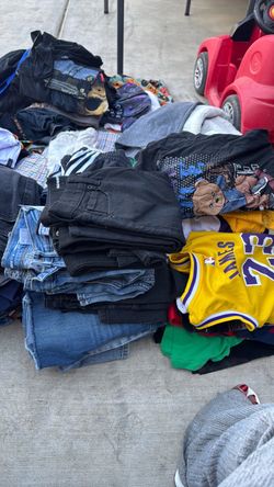 Yard sale 8/8 … items / clothes / shoes for 2$