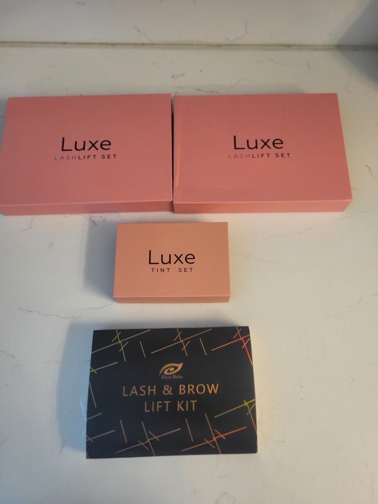 New Lux Eyelash Curler And Tint