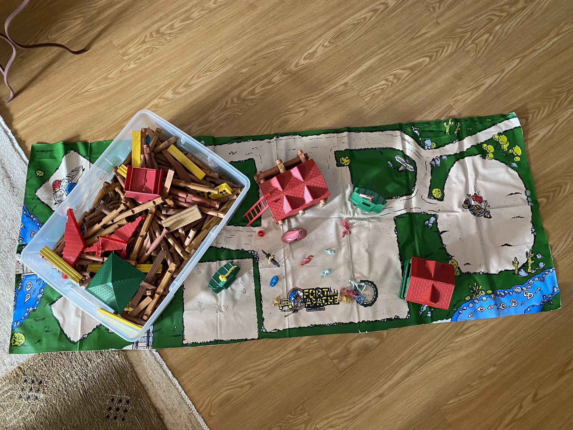Lincoln Logs - Frontier Setting - Toy